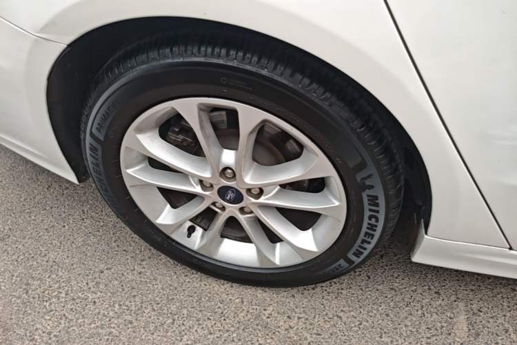 Used Ford Mondeo 2018 EcoBoost 200 Smart Control Fashion Model China VI Standard Right Rear Wheel Hub
