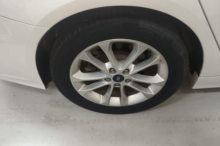 Used Ford Mondeo 2018 EcoBoost 180 Smart Control Fashion Model China V Standard Right Rear Wheel Hub
