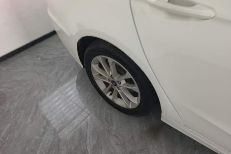 Used Ford Mondeo 2018 EcoBoost 200 Smart Control Fashion Model China VI Standard Right Rear Wheel Hub