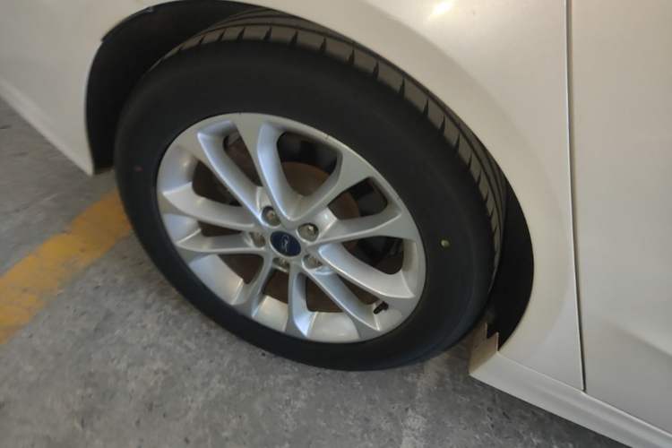 Used Ford Mondeo 2018 EcoBoost 180 Smart Control Fashion Model China V Standard Right Rear Wheel Hub