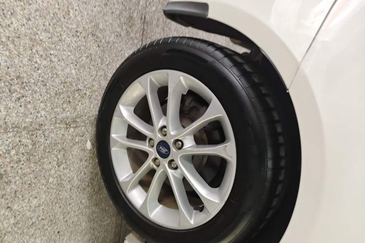 Used Ford Mondeo 2018 EcoBoost 180 Smart Control Fashion Model China V Standard Right Rear Wheel Hub