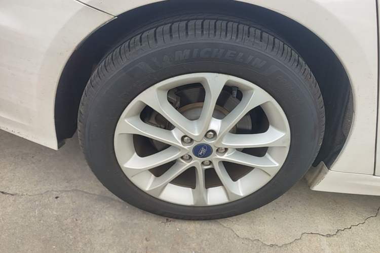 Used Ford Mondeo 2018 EcoBoost 200 Smart Control Fashion Model China VI Standard Right Rear Wheel Hub
