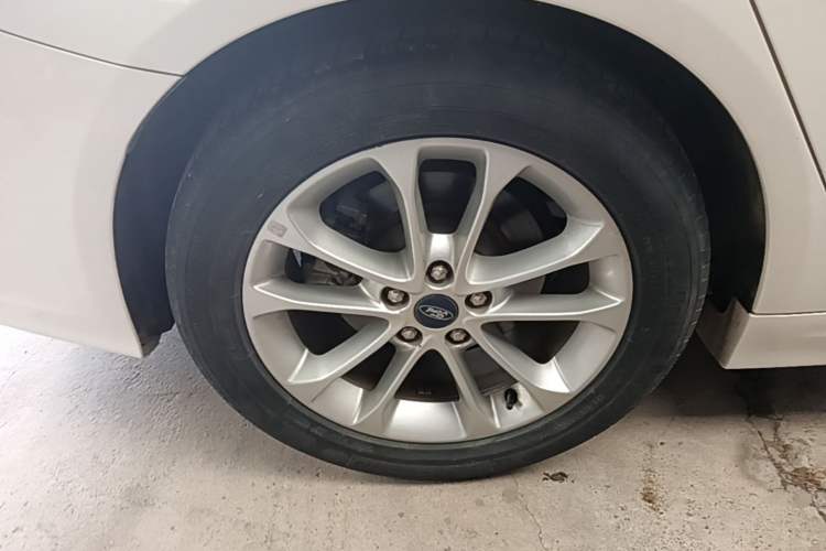 Used Ford Mondeo 2018 EcoBoost 180 Smart Control Fashion Model China V Standard Right Rear Wheel Hub