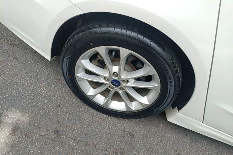 Used Ford Mondeo 2018 EcoBoost 180 Smart Control Fashion Model China V Standard Right Rear Wheel Hub