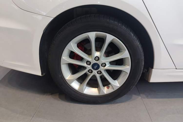 Used Ford Mondeo 2018 EcoBoost 200 Smart Control Fashion Model China VI Standard Right Rear Wheel Hub