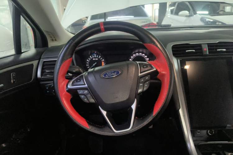 Used Ford Mondeo 2018 EcoBoost 180 Fashion Edition Steering Wheel