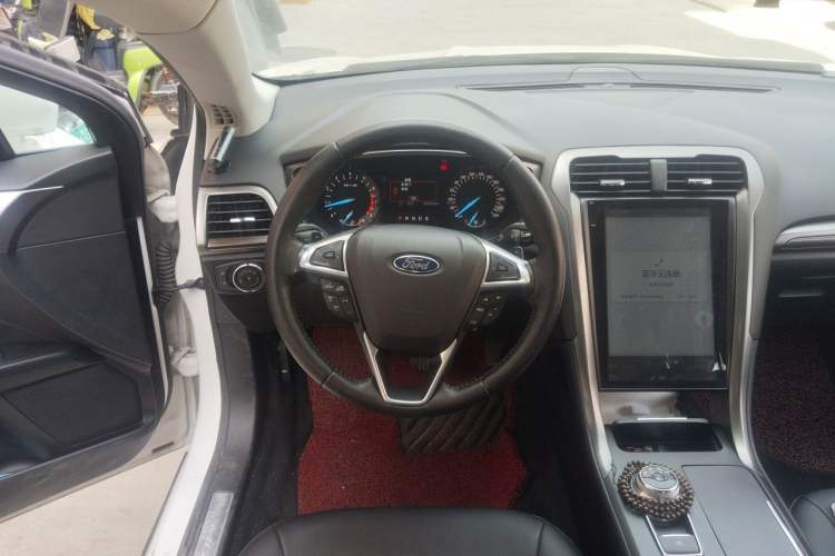 Used Ford Mondeo 2018 EcoBoost 180 Smart Control Fashion Model China VI Standard Steering Wheel
