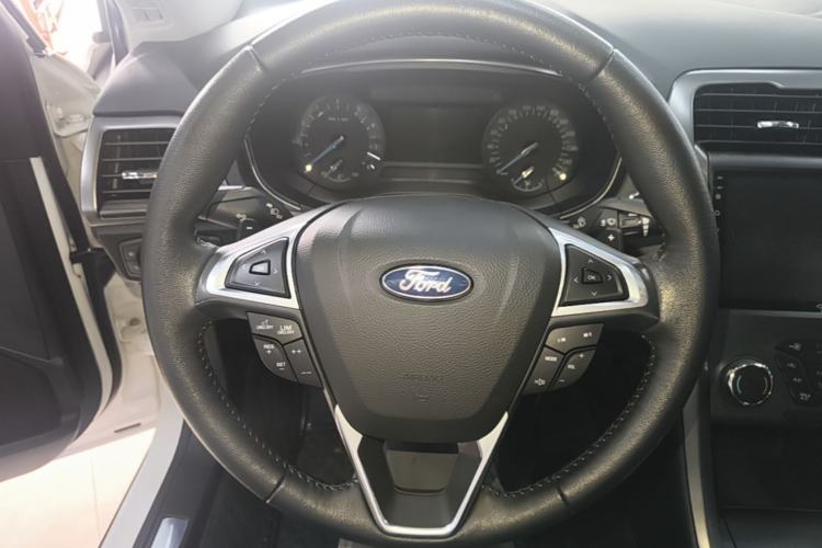 Used Ford Mondeo 2018 EcoBoost 180 Smart Control Fashion Model China VI Standard Steering Wheel