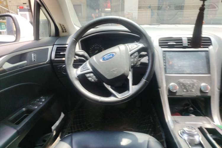 Used Ford Mondeo 2018 EcoBoost 180 Fashion Edition Steering Wheel