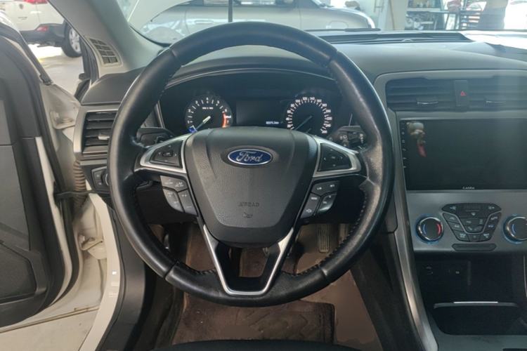 Used Ford Mondeo 2018 EcoBoost 180 Smart Control Fashion Model China VI Standard Steering Wheel