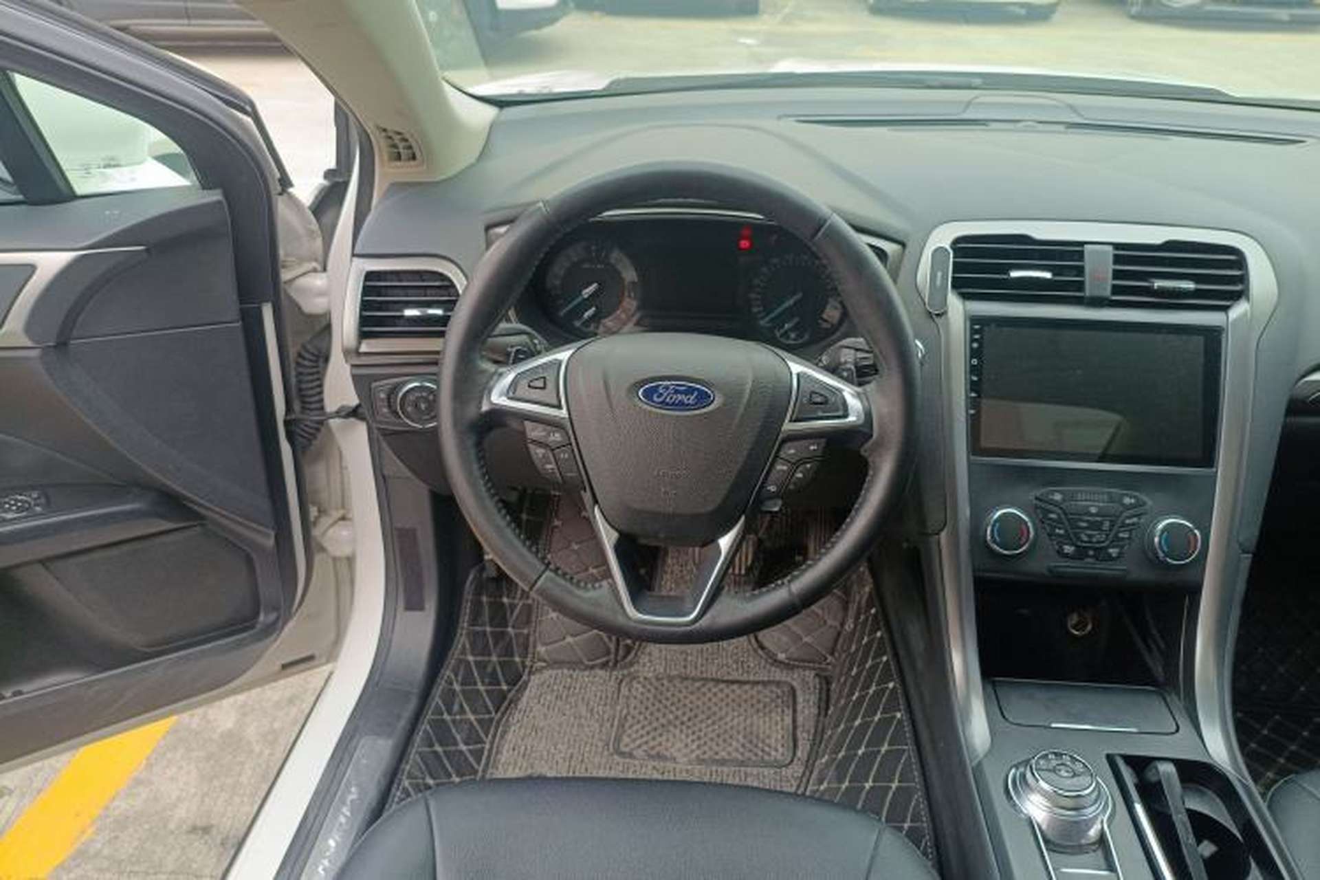 Used Ford Mondeo 2018 EcoBoost 180 Smart Control Fashion Model China VI Standard Steering Wheel