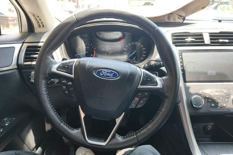 Used Ford Mondeo 2018 EcoBoost 180 Smart Control Fashion Model China V Standard Steering Wheel