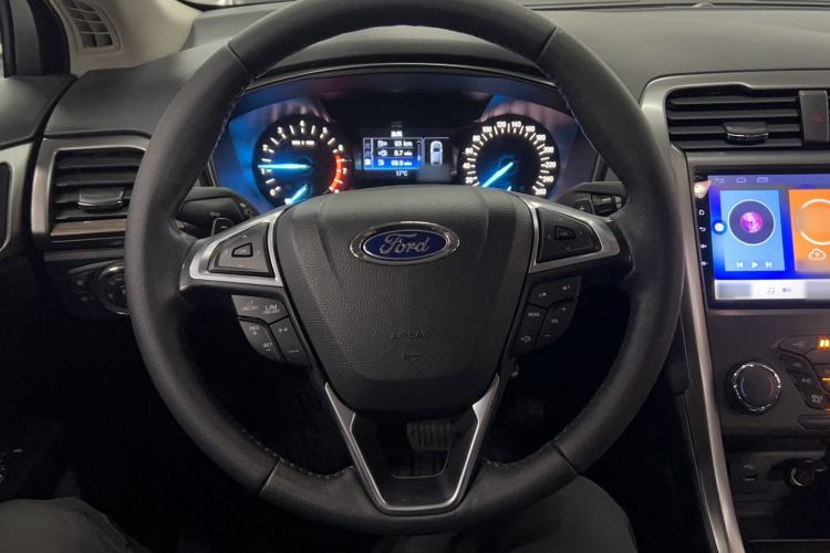 Used Ford Mondeo 2018 EcoBoost 180 Smart Control Fashion Model China VI Standard Steering Wheel