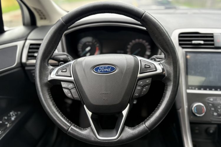 Used Ford Mondeo 2018 EcoBoost 200 Smart Control Fashion Model China VI Standard Steering Wheel