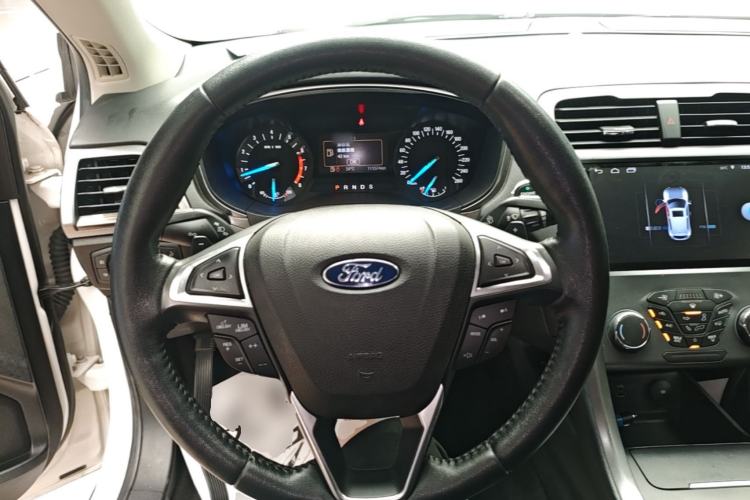 Used Ford Mondeo 2018 EcoBoost 200 Smart Control Fashion Model China VI Standard Steering Wheel