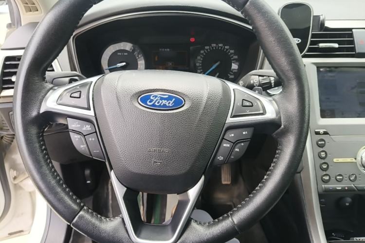 Used Ford Mondeo 2018 EcoBoost 180 Smart Control Fashion Model China VI Standard Steering Wheel