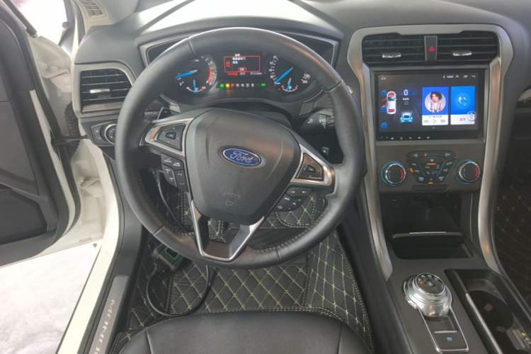 Used Ford Mondeo 2018 EcoBoost 200 Smart Control Fashion Model China VI Standard Steering Wheel