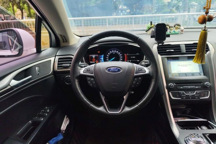 Used Ford Mondeo 2018 EcoBoost 180 Luxury Model Steering Wheel
