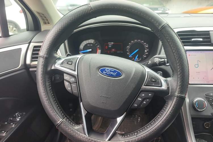 Used Ford Mondeo 2018 EcoBoost 200 Smart Control Fashion Model China VI Standard Steering Wheel