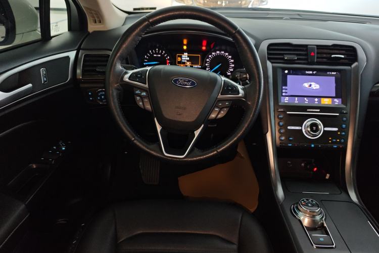 Used Ford Mondeo 2018 EcoBoost 180 Smart Control Fashion Model China VI Standard Steering Wheel