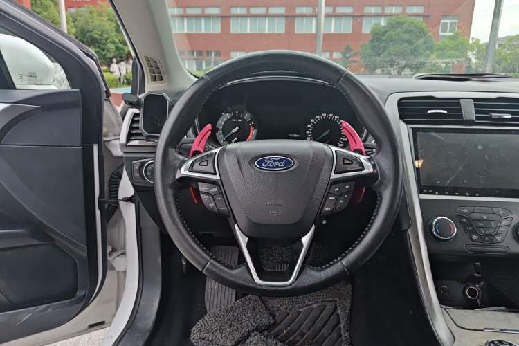 Used Ford Mondeo 2018 EcoBoost 200 Stylish Model Steering Wheel