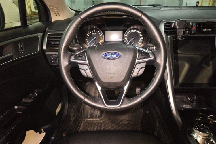 Used Ford Mondeo 2018 EcoBoost 180 Smart Control Fashion Model China VI Standard Steering Wheel