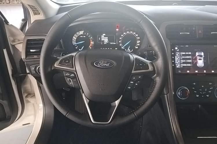Used Ford Mondeo 2018 EcoBoost 180 Smart Control Fashion Model China VI Standard Steering Wheel