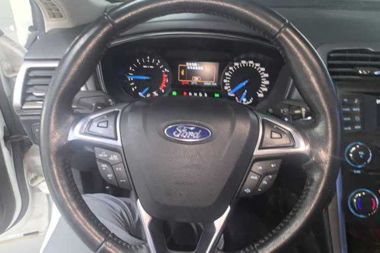 Used Ford Mondeo 2018 EcoBoost 200 Stylish Model Steering Wheel