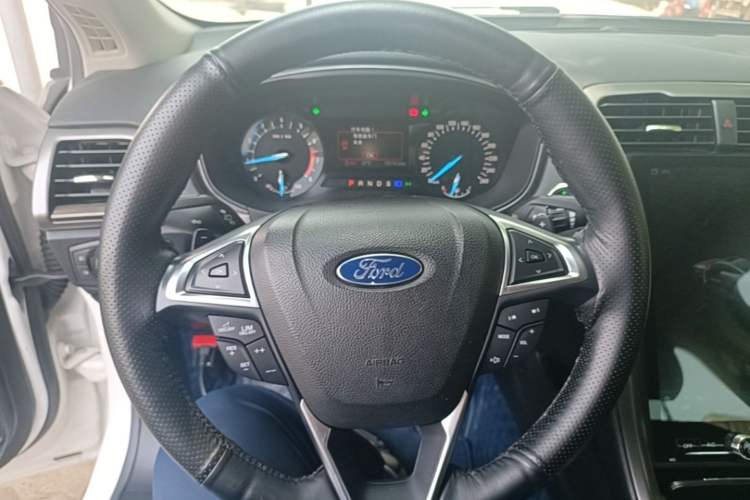 Used Ford Mondeo 2018 EcoBoost 180 Smart Control Fashion Model China VI Standard Steering Wheel
