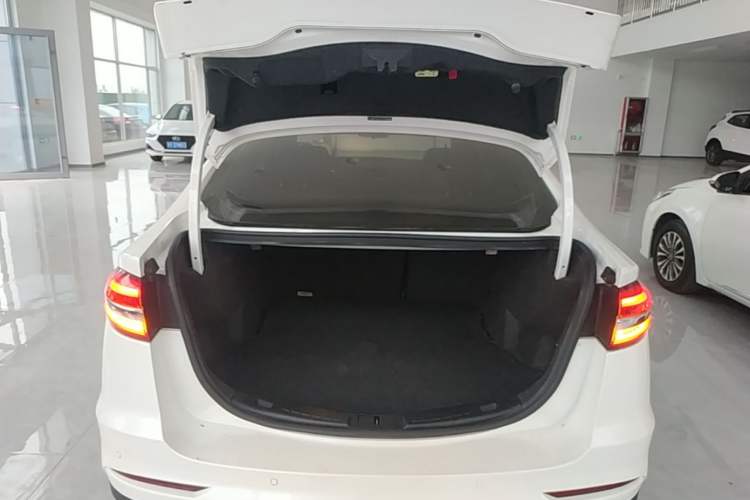 Used Ford Mondeo 2018 EcoBoost 180 Smart Control Fashion Model China V Standard Trunk