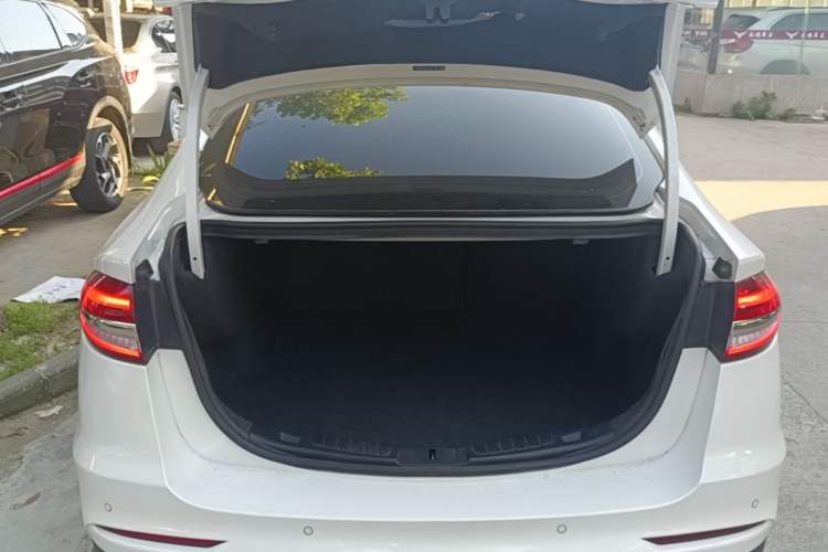 Used Ford Mondeo 2018 EcoBoost 180 Fashion Edition Trunk