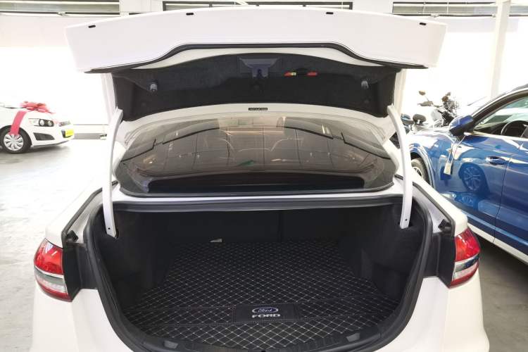 Used Ford Mondeo 2018 EcoBoost 180 Smart Control Fashion Model China VI Standard Trunk