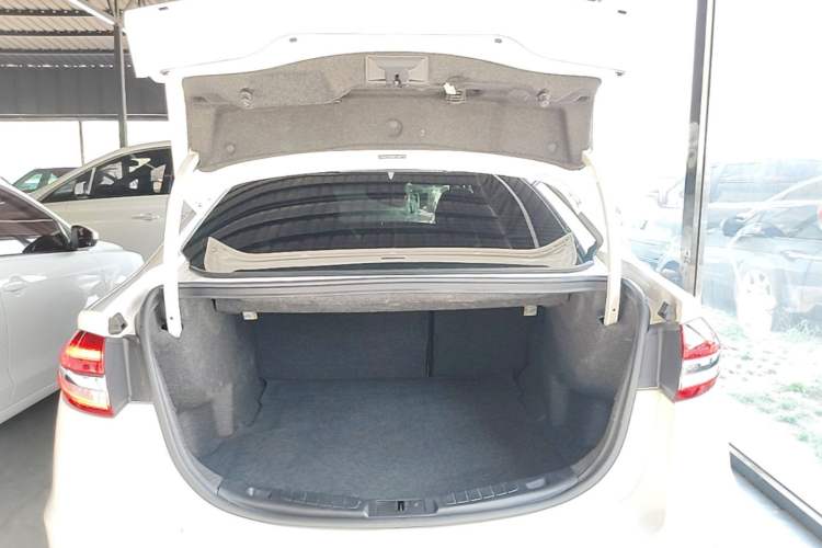 Used Ford Mondeo 2018 EcoBoost 200 Smart Control Luxury Model China VI Standard Trunk