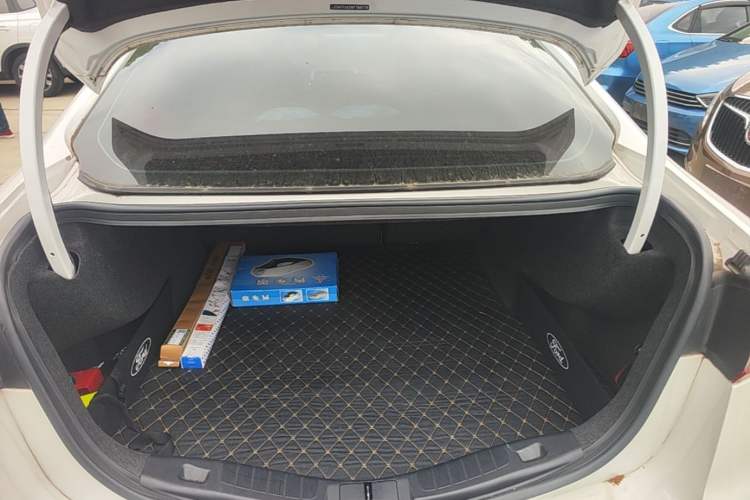 Used Ford Mondeo 2018 EcoBoost 200 Smart Control Fashion Model China VI Standard Trunk