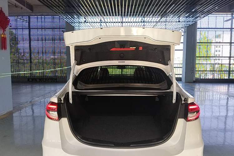Used Ford Mondeo 2018 EcoBoost 180 Smart Control Fashion Model China VI Standard Trunk