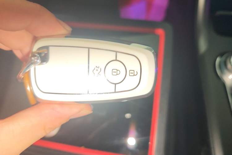 Used Ford Mondeo 2018 EcoBoost 180 Smart Control Fashion Model China VI Standard Vehicle Key