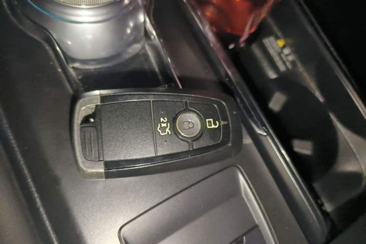 Used Ford Mondeo 2018 EcoBoost 180 Smart Control Fashion Model China V Standard Vehicle Key