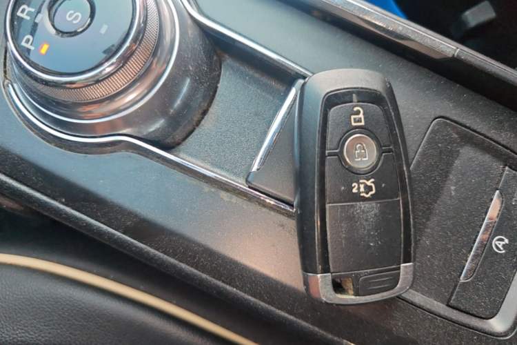 Used Ford Mondeo 2018 EcoBoost 180 Smart Control Fashion Model China VI Standard Vehicle Key