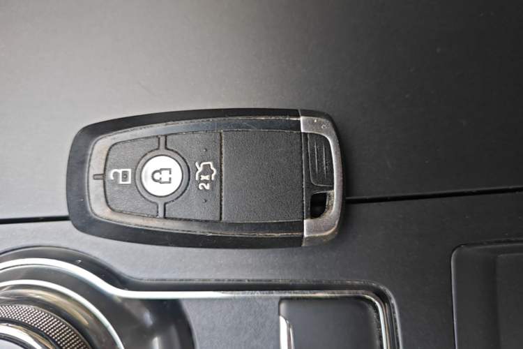 Used Ford Mondeo 2018 EcoBoost 180 Smart Control Fashion Model China VI Standard Vehicle Key