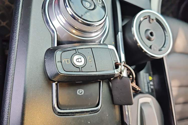 Used Ford Mondeo 2018 EcoBoost 200 Smart Control Fashion Model China V Standard Vehicle Key