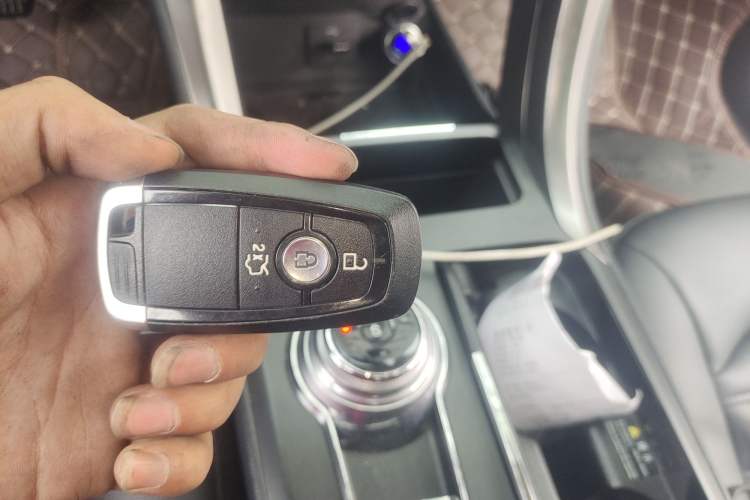 Used Ford Mondeo 2018 EcoBoost 180 Smart Control Fashion Model China V Standard Vehicle Key
