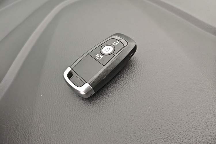 Used Ford Mondeo 2018 EcoBoost 180 Smart Control Fashion Model China VI Standard Vehicle Key