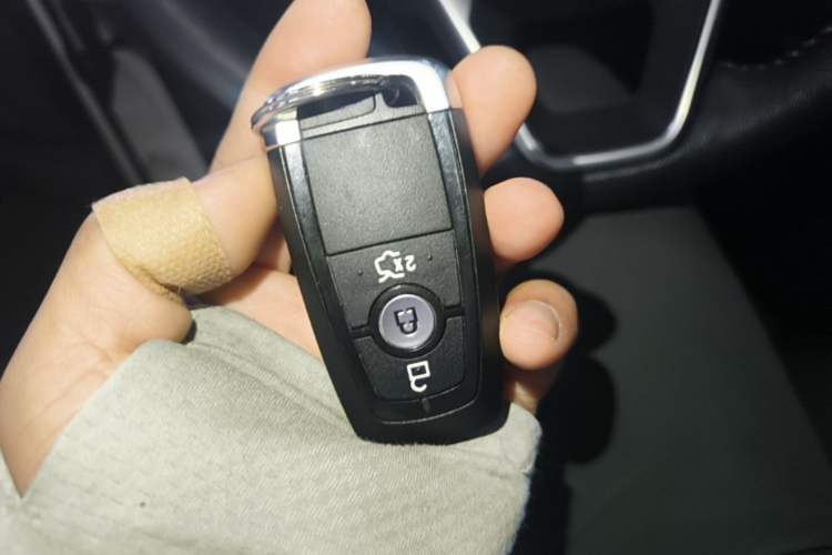 Used Ford Mondeo 2018 EcoBoost 180 Smart Control Fashion Model China VI Standard Vehicle Key