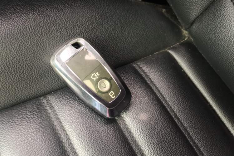 Used Ford Mondeo 2018 EcoBoost 180 Smart Control Fashion Model China V Standard Vehicle Key