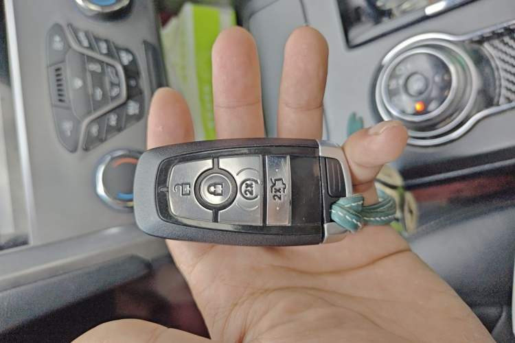 Used Ford Mondeo 2018 EcoBoost 180 Smart Control Fashion Model China V Standard Vehicle Key