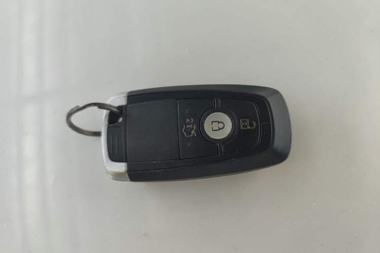 Used Ford Mondeo 2018 EcoBoost 180 Smart Control Fashion Model China VI Standard Vehicle Key