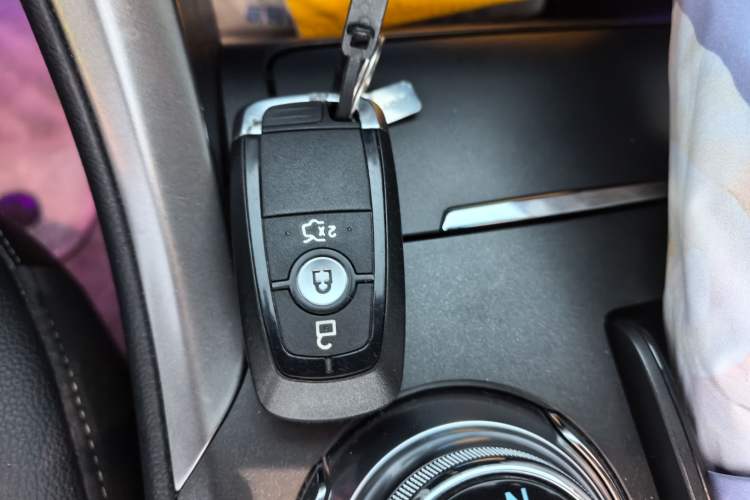 Used Ford Mondeo 2018 EcoBoost 180 Smart Control Fashion Model China V Standard Vehicle Key