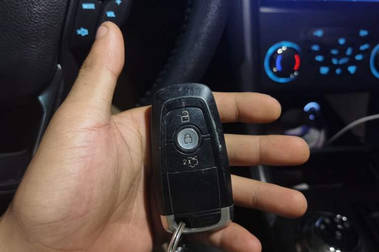 Used Ford Mondeo 2018 EcoBoost 180 Smart Control Fashion Model China V Standard Vehicle Key