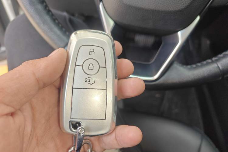 Used Ford Mondeo 2018 EcoBoost 200 Smart Control Fashion Model China VI Standard Vehicle Key