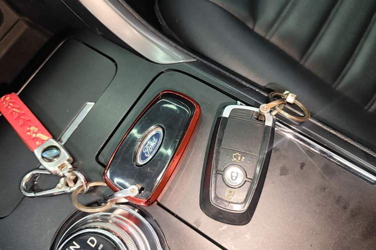 Used Ford Mondeo 2018 EcoBoost 200 Smart Control Fashion Model China VI Standard Vehicle Key